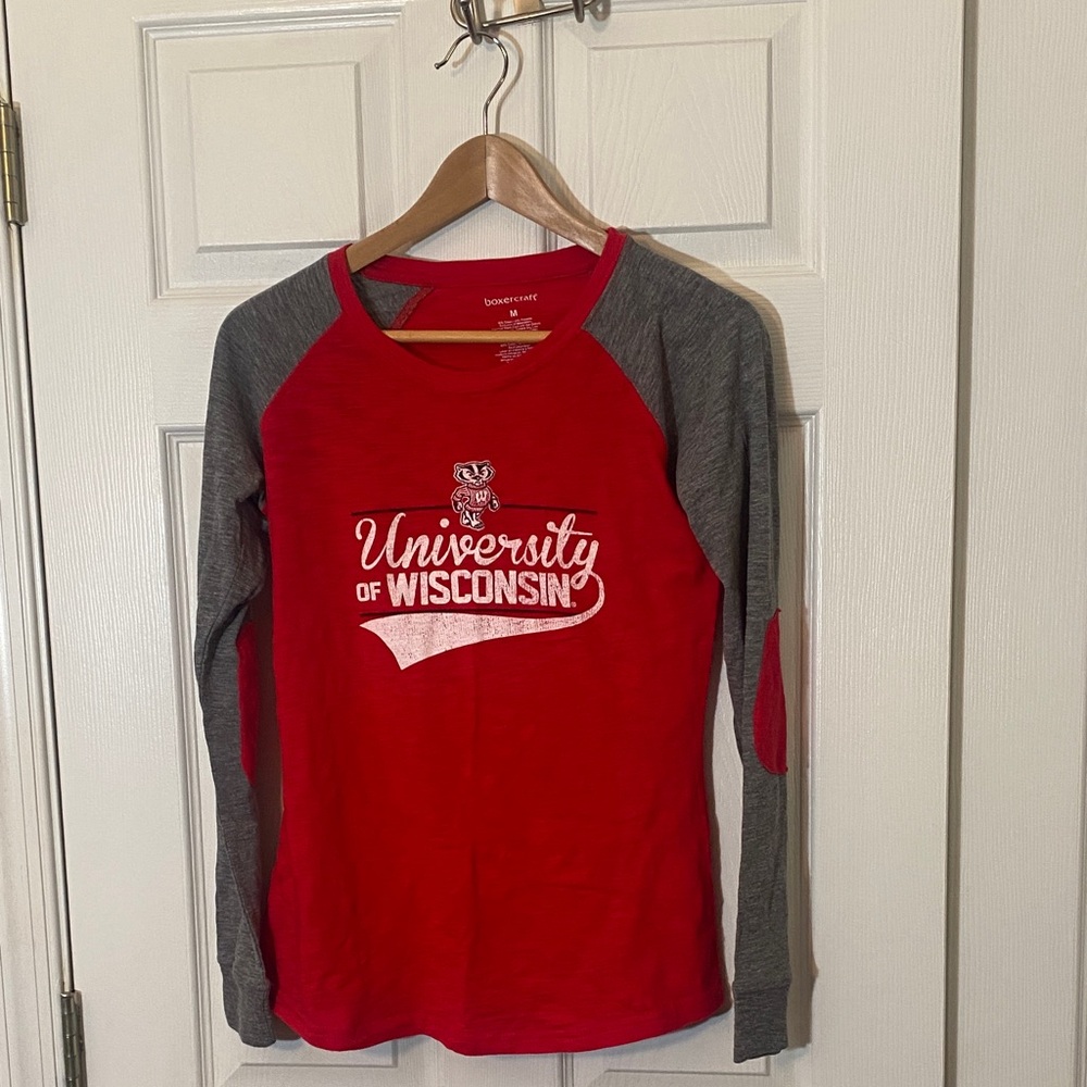 University of Wisconsin Red and Gray Long Sleeve M Shirt w preppy patches